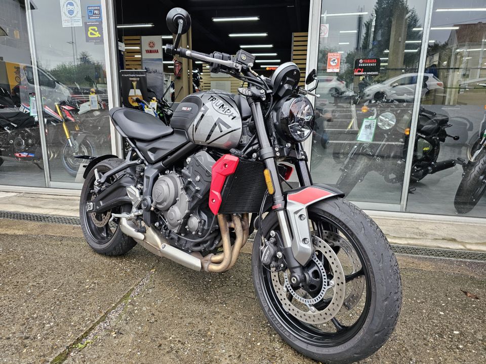 TRIUMPH TRIDENT 660 4