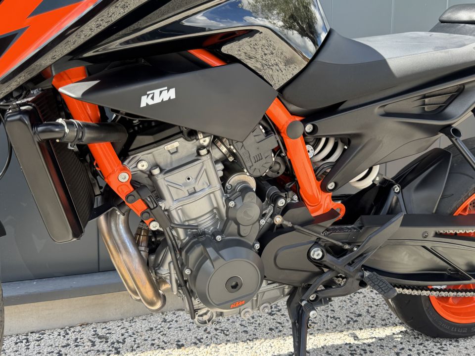 KTM KTM 890 DUKE R 2022 4