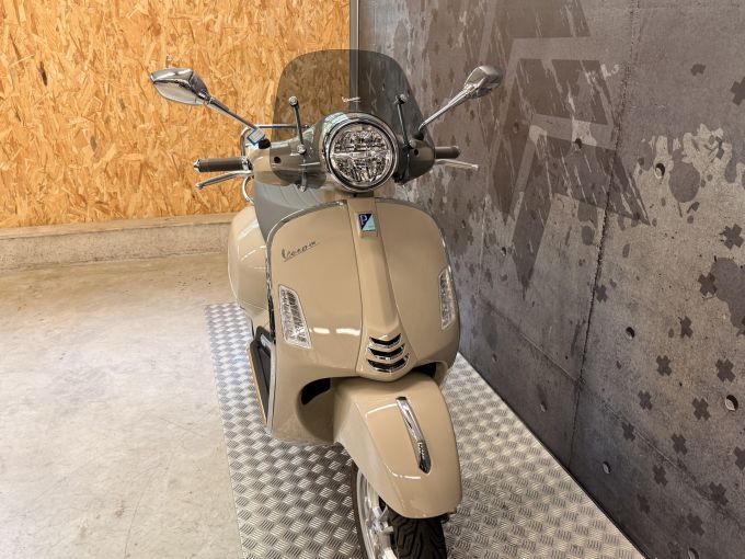 VESPA GTS SUPER SPORT 4