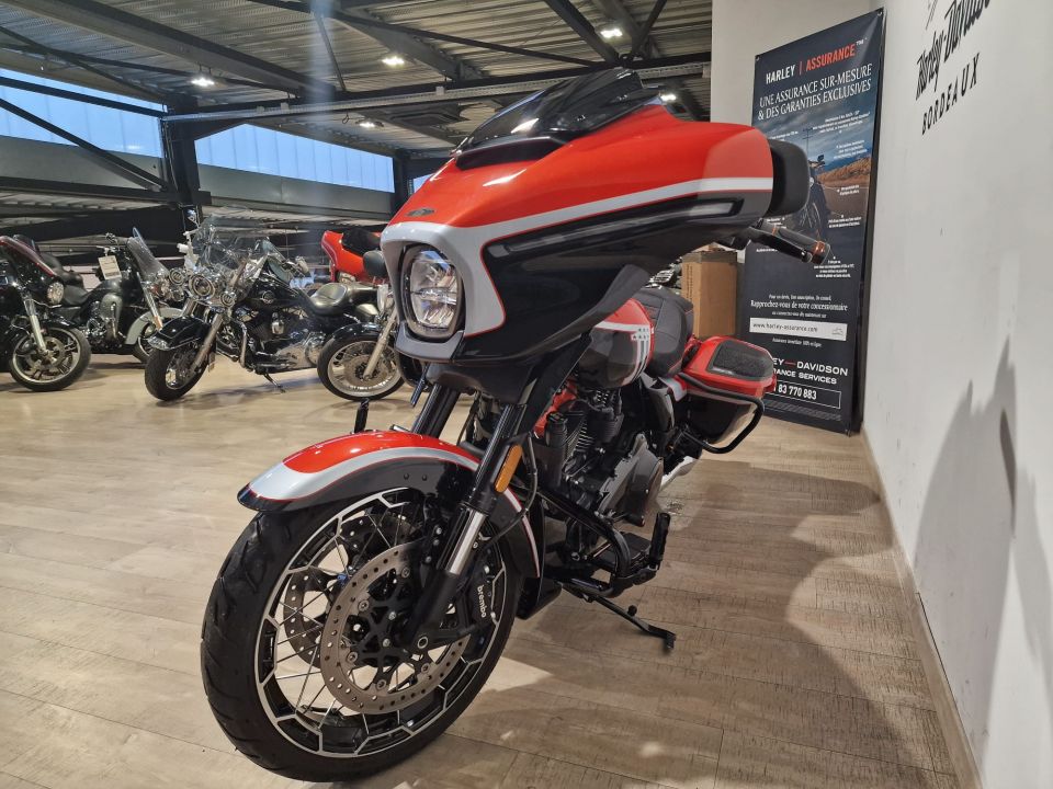 HARLEY-DAVIDSON TOURING STREET GLIDE 1923 CVO  4