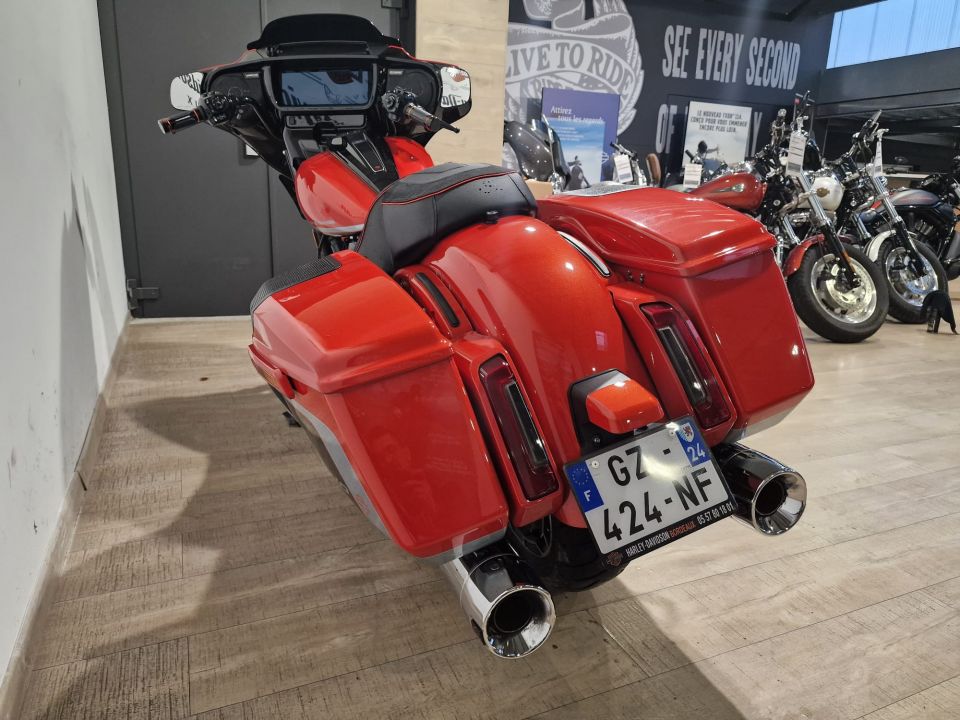 HARLEY-DAVIDSON TOURING STREET GLIDE 1923 CVO  4