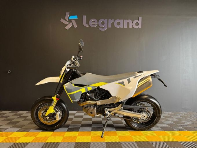 HUSQVARNA 701 SUPERMOTO 4
