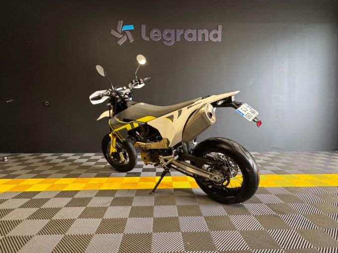 HUSQVARNA 701 SUPERMOTO 4