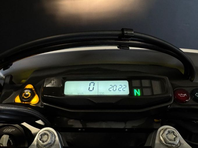 HUSQVARNA 701 SUPERMOTO 4