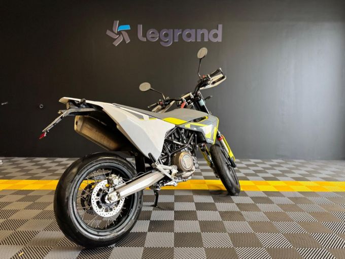 HUSQVARNA 701 SUPERMOTO 4