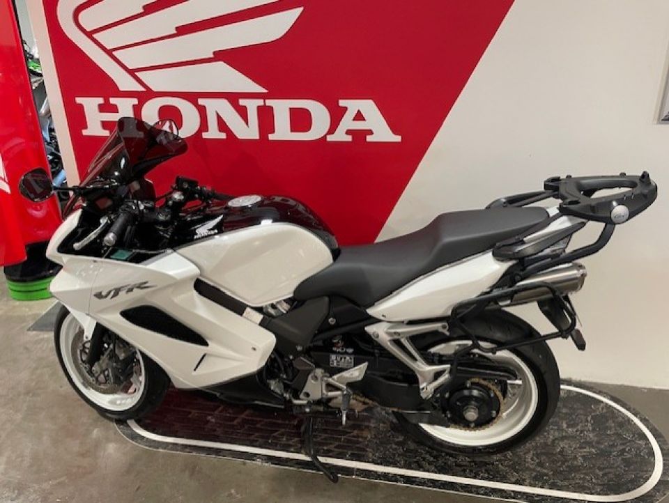 HONDA VFR 800 VTEC 4