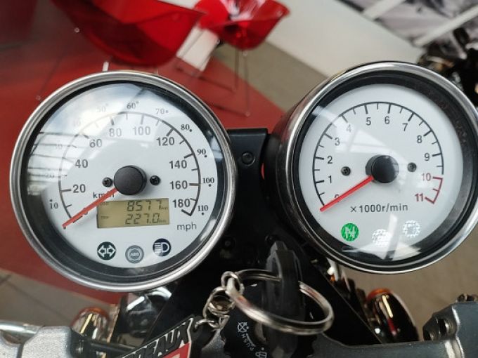 MASH TT40 CAFE RACER 400 4