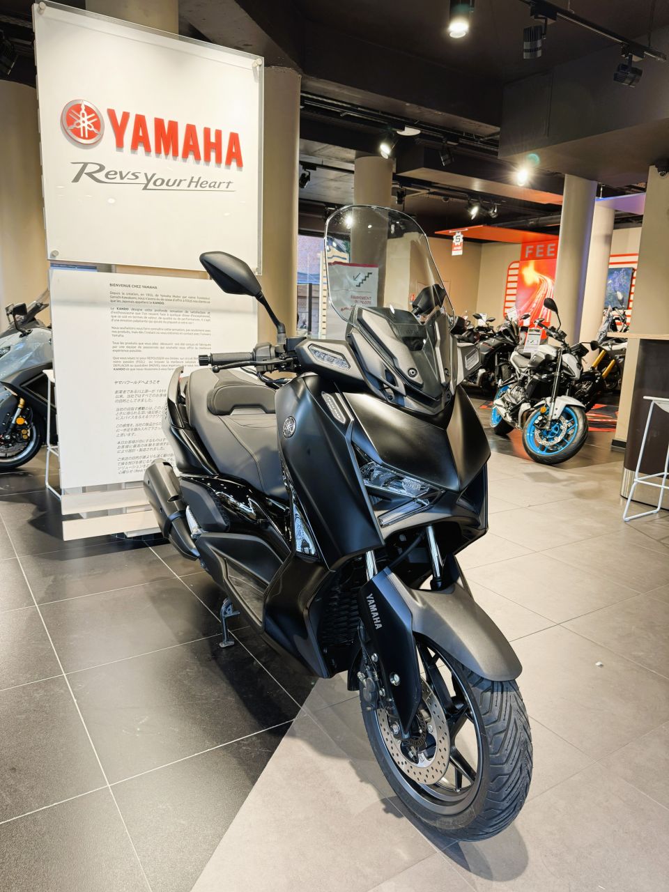 YAMAHA XMAX 300 Tech Max 4