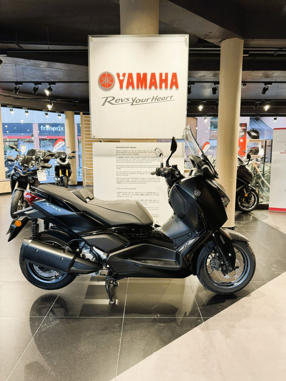 YAMAHA XMAX 300 Tech Max 4