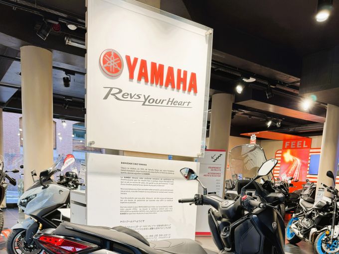 YAMAHA XMAX 300 Tech Max 4