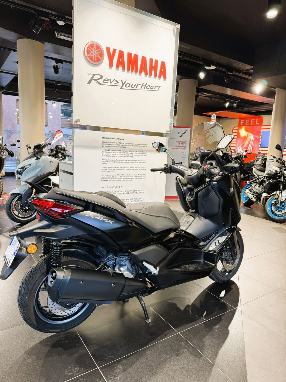YAMAHA XMAX 300 Tech Max 4