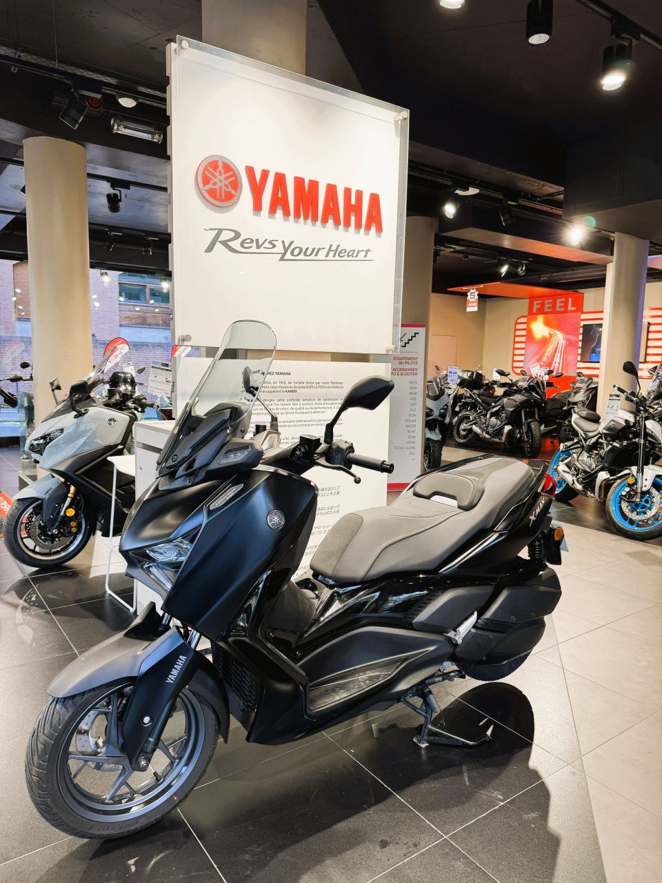 YAMAHA XMAX 300 Tech Max 4