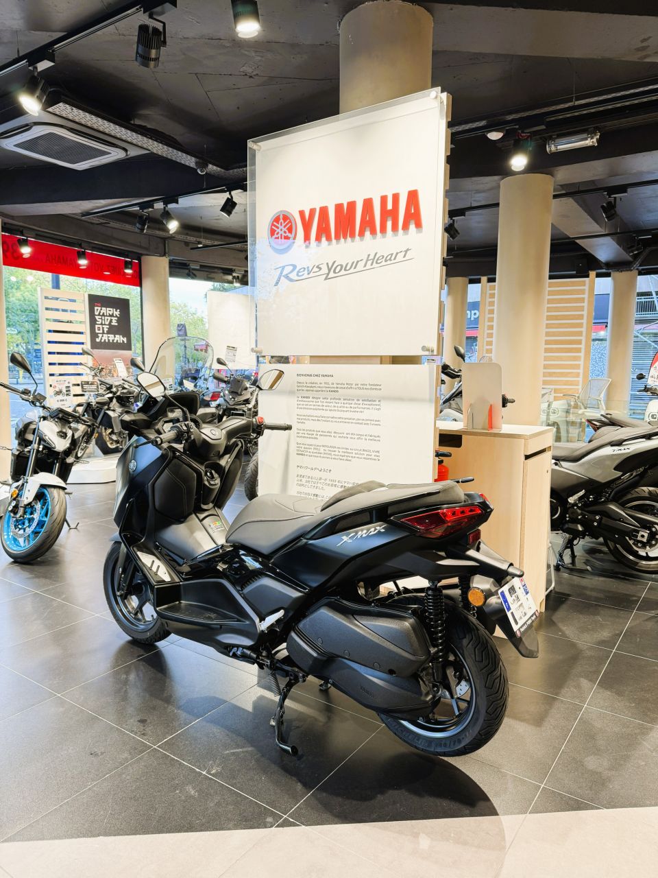 YAMAHA XMAX 300 Tech Max 4