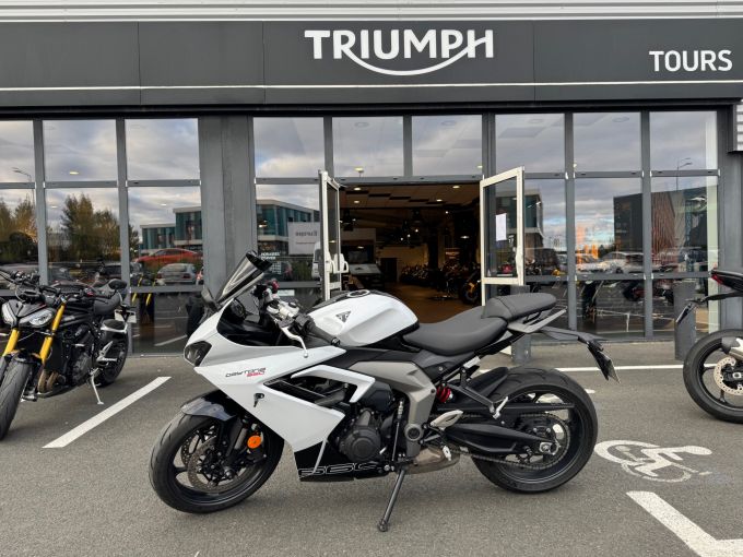 TRIUMPH 	DAYTONA 660 4