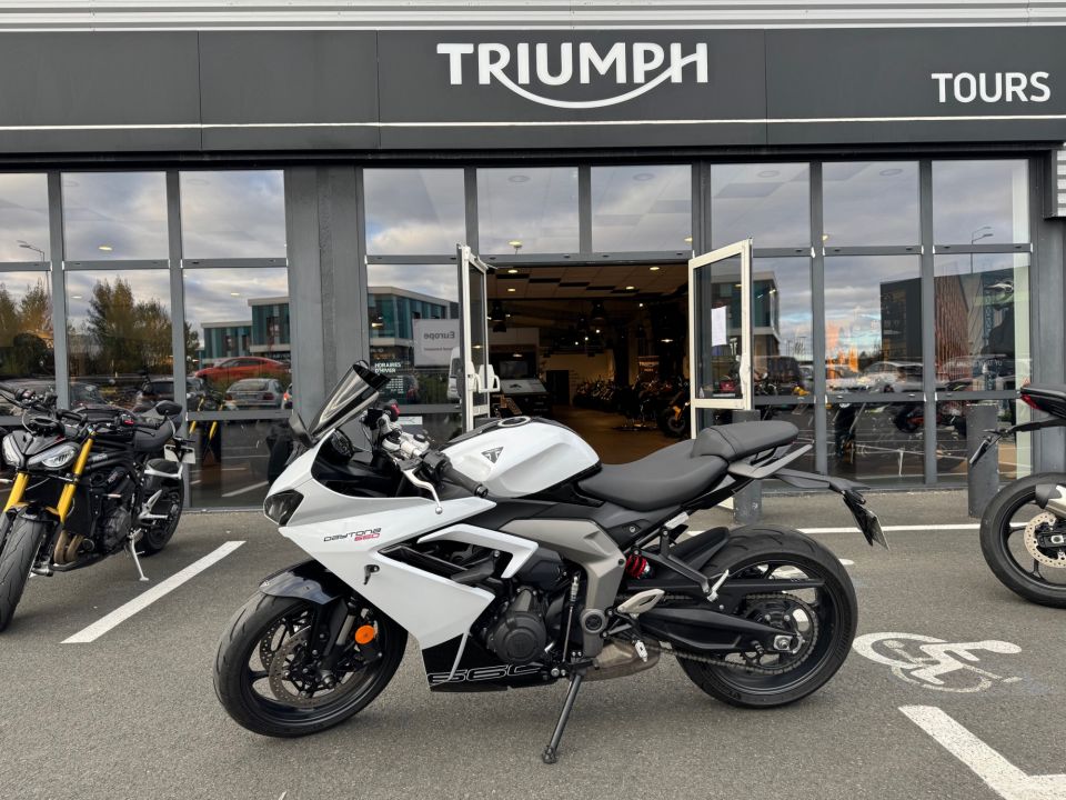 TRIUMPH 	DAYTONA 660 4
