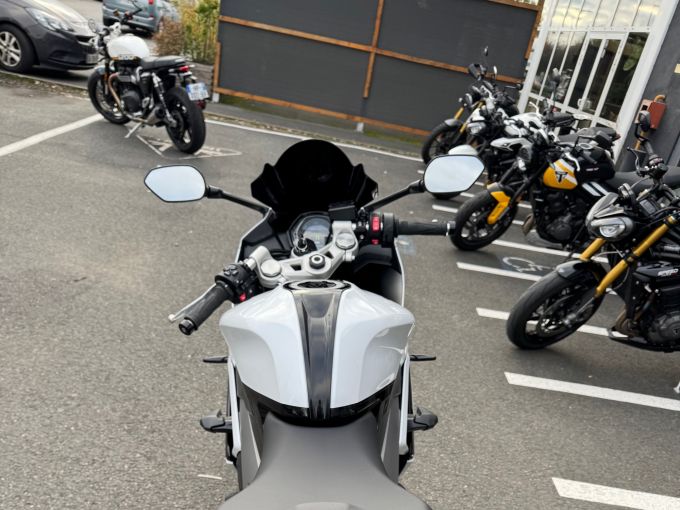 TRIUMPH 	DAYTONA 660 4