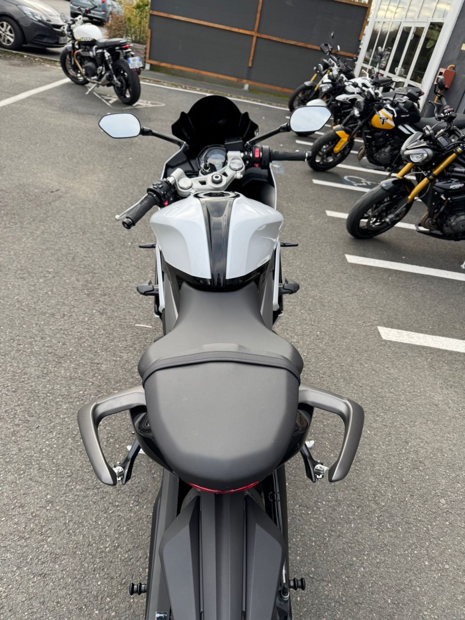 TRIUMPH 	DAYTONA 660 4