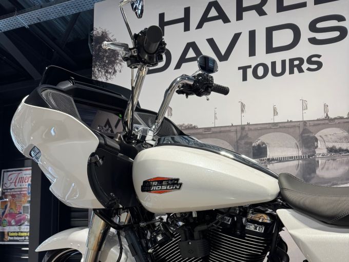 HARLEY-DAVIDSON TOURING ROAD GLIDE 1923 4