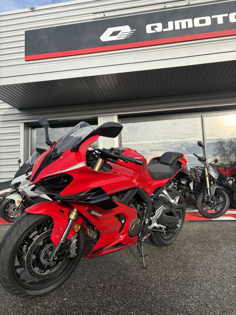 QJ MOTOR SRK 800 RR 4