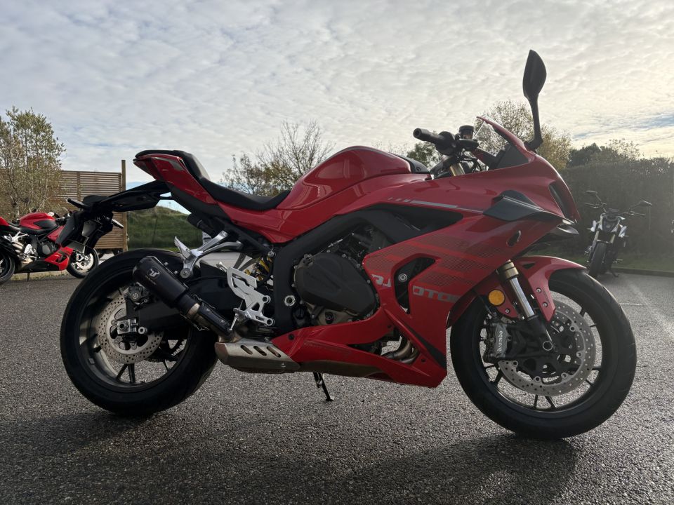 QJ MOTOR SRK 800 RR 4