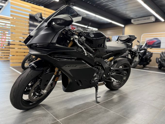 YAMAHA R9 4