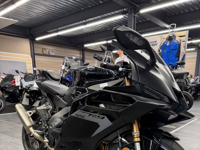 YAMAHA R9 4