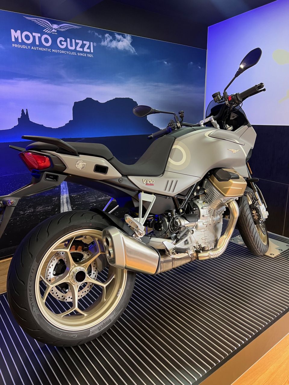 MOTO GUZZI V100 Mandello Aviazione Navale 4