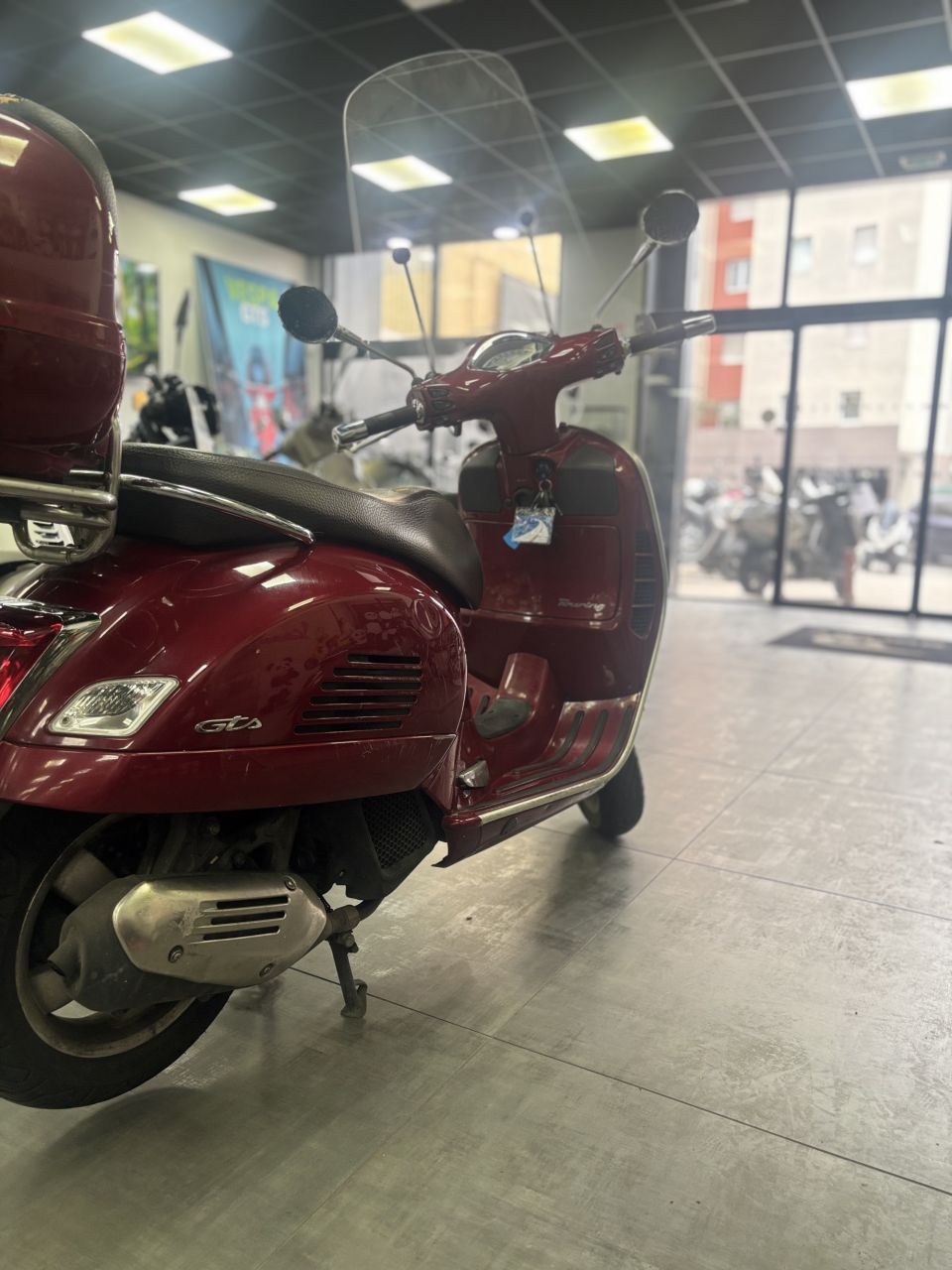 VESPA GTS 125IE SUPER 4