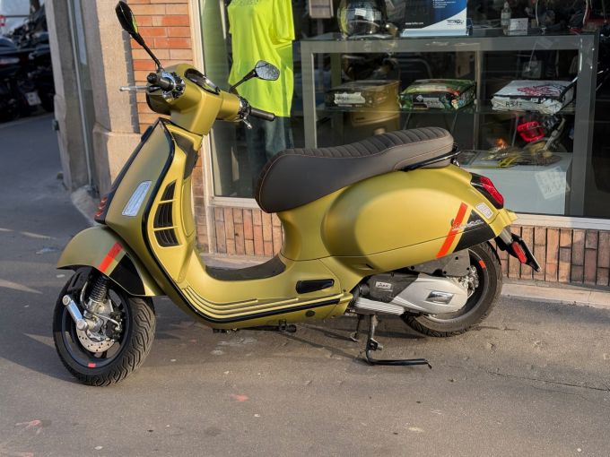 VESPA GTS SUPER SPORT 4