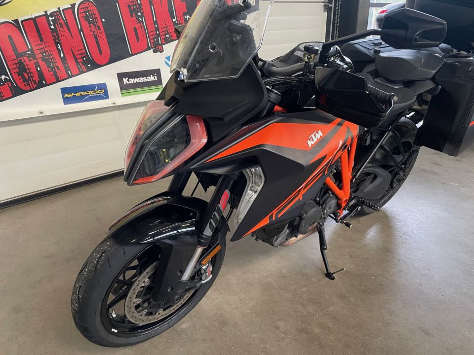 KTM 1290 SUPER DUKE GT 4
