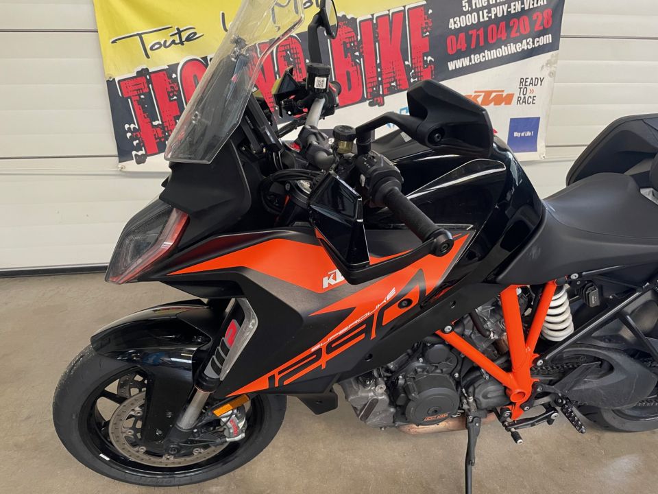 KTM 1290 SUPER DUKE GT 4