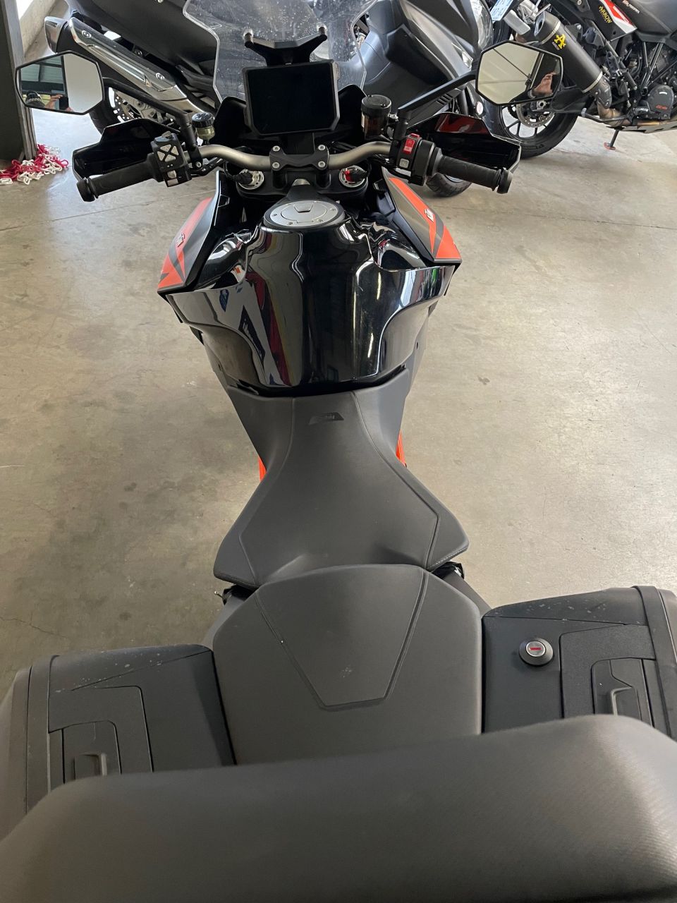 KTM 1290 SUPER DUKE GT 4