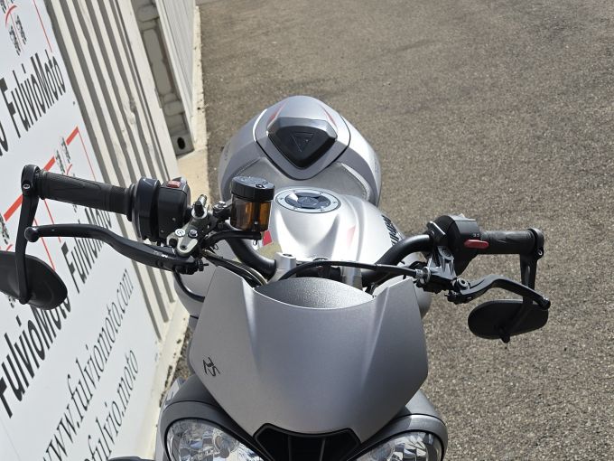 TRIUMPH STREET TRIPLE 765 4