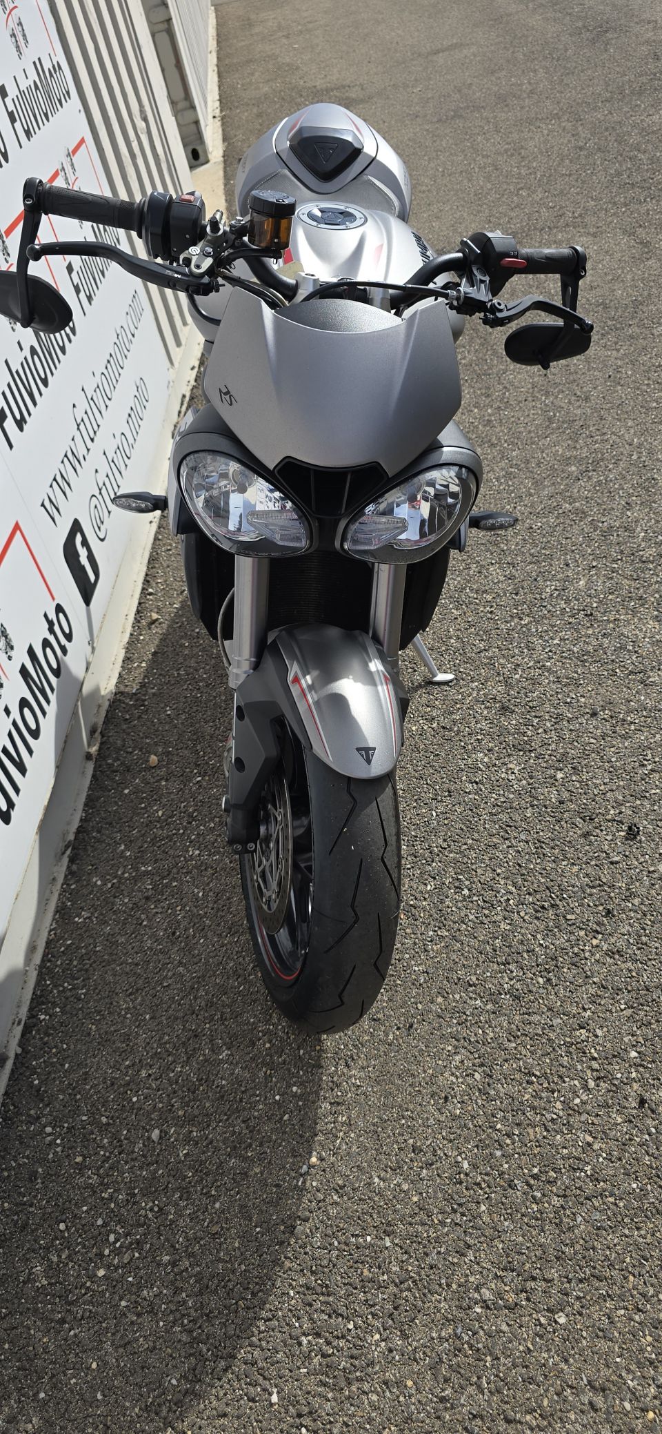 TRIUMPH STREET TRIPLE 765 4