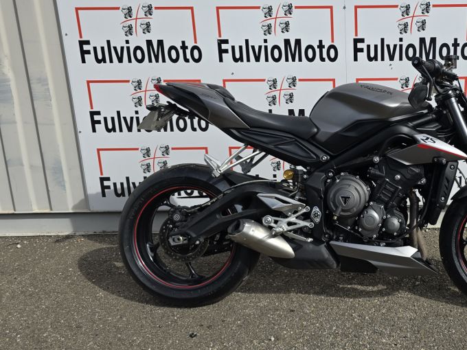 TRIUMPH STREET TRIPLE 765 4