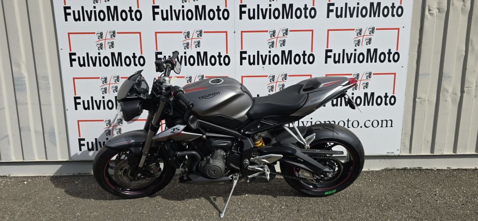 TRIUMPH STREET TRIPLE 765 4