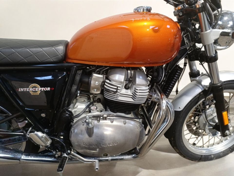 ROYAL ENFIELD INTERCEPTOR 4