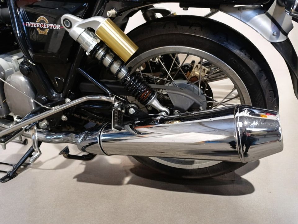 ROYAL ENFIELD INTERCEPTOR 4