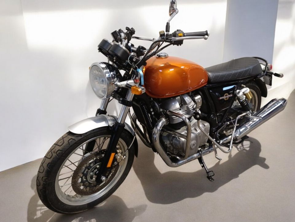 ROYAL ENFIELD INTERCEPTOR 4