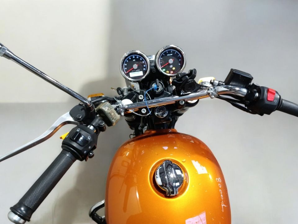 ROYAL ENFIELD INTERCEPTOR 4