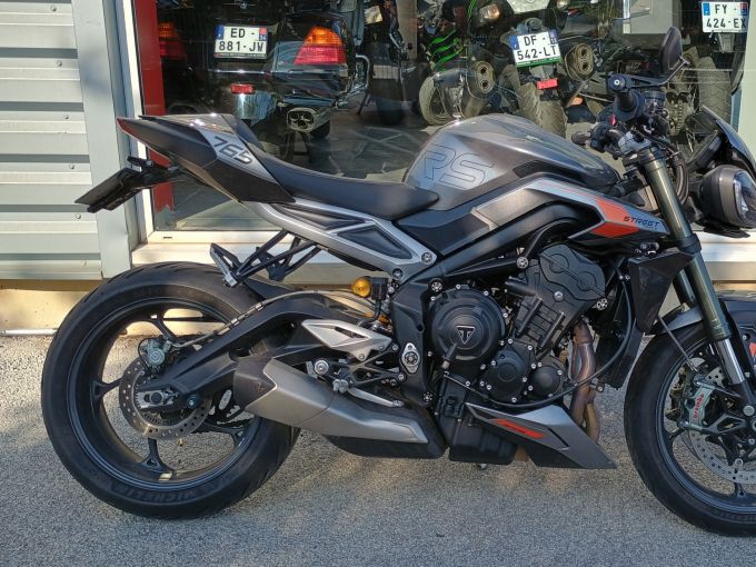 TRIUMPH STREET TRIPLE 765 RS 4
