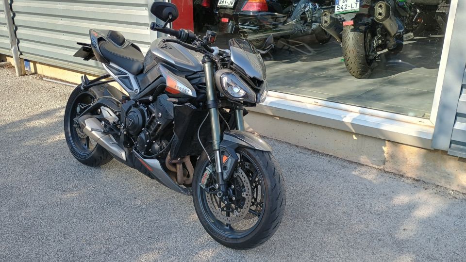 TRIUMPH STREET TRIPLE 765 RS 4