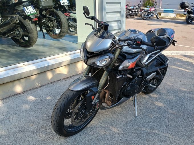 TRIUMPH STREET TRIPLE 765 RS 4