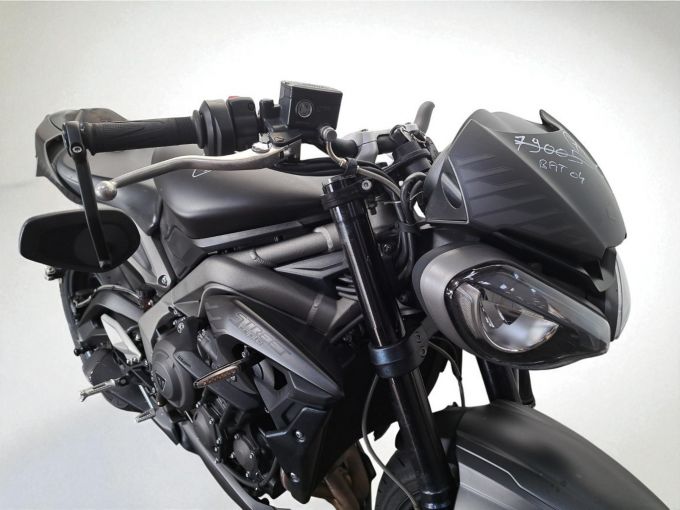 TRIUMPH STREET TRIPLE 765 4