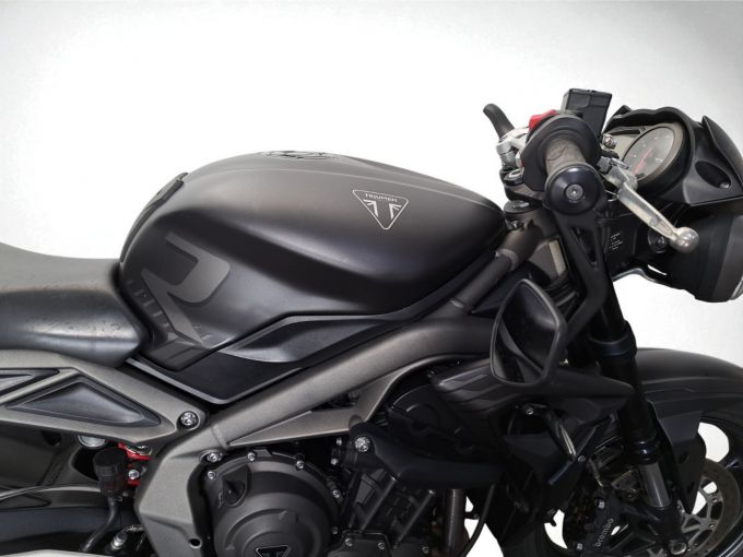 TRIUMPH STREET TRIPLE 765 4