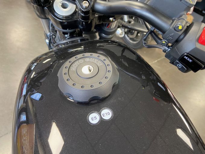 MOTO GUZZI V7 SPECIAL 4