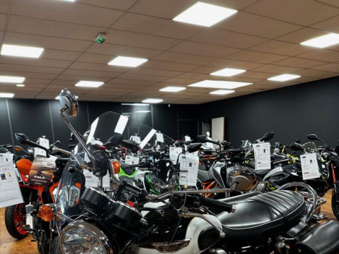 TRIUMPH T120 1200 4
