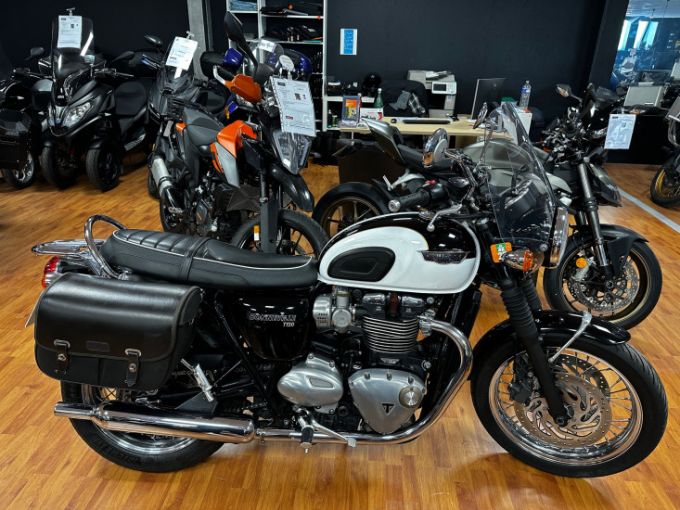 TRIUMPH T120 1200 4