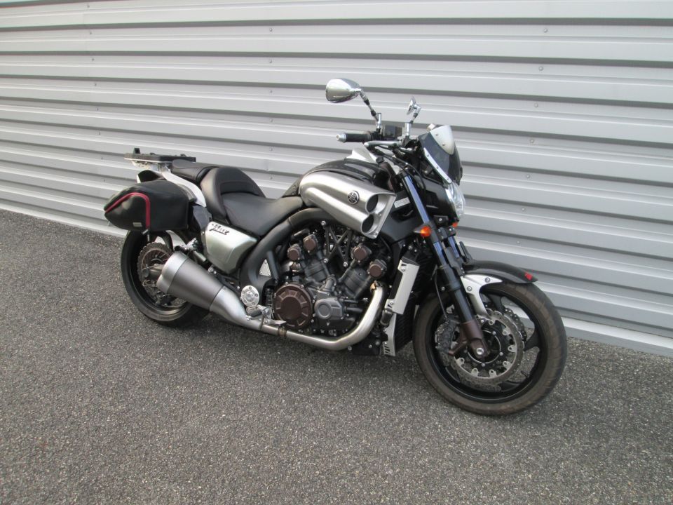 YAMAHA V-MAX 1700 4