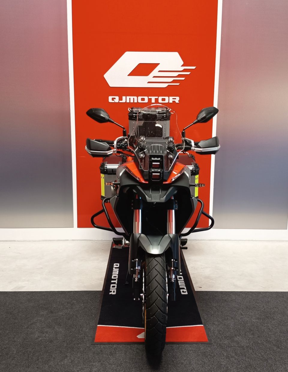 QJ MOTOR SRT 700 X TOURING 4